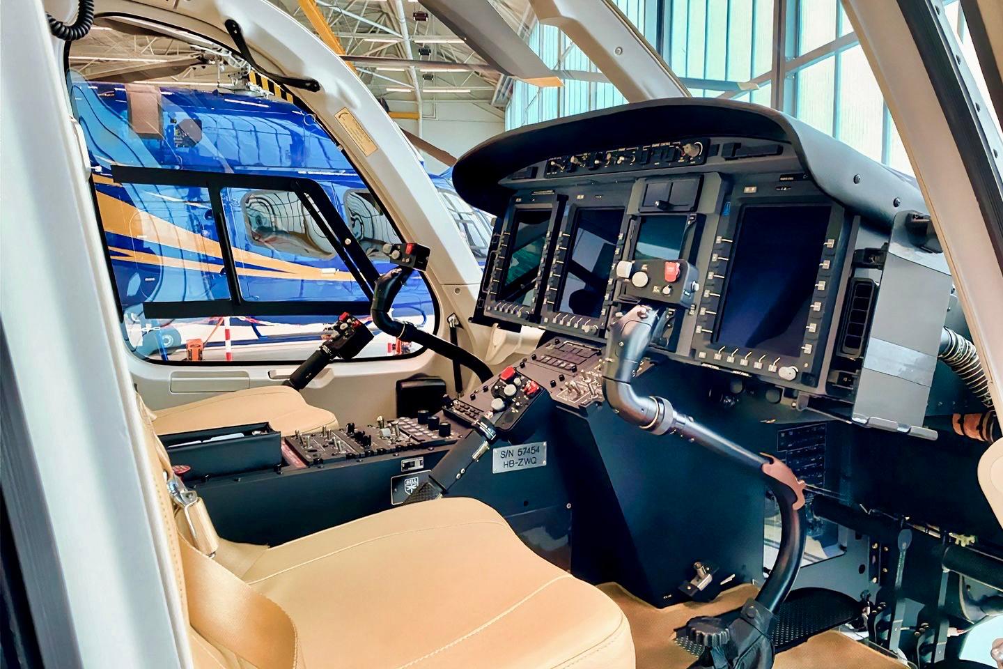 Hubschrauber Cockpit für alpinen Flugbetrieb und HEMS Einsätze