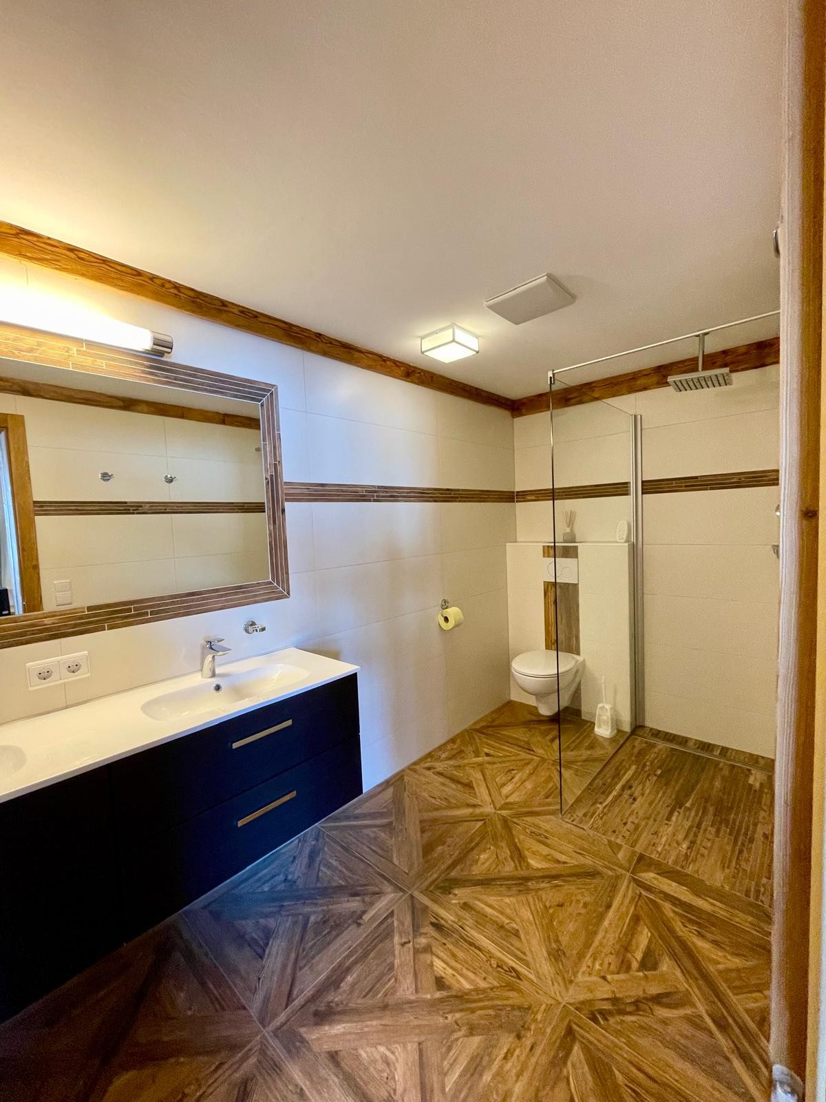 Suite Lofereralm Badezimmer Ferienwohnung Appartementhaus Möseralm Steinplatte
