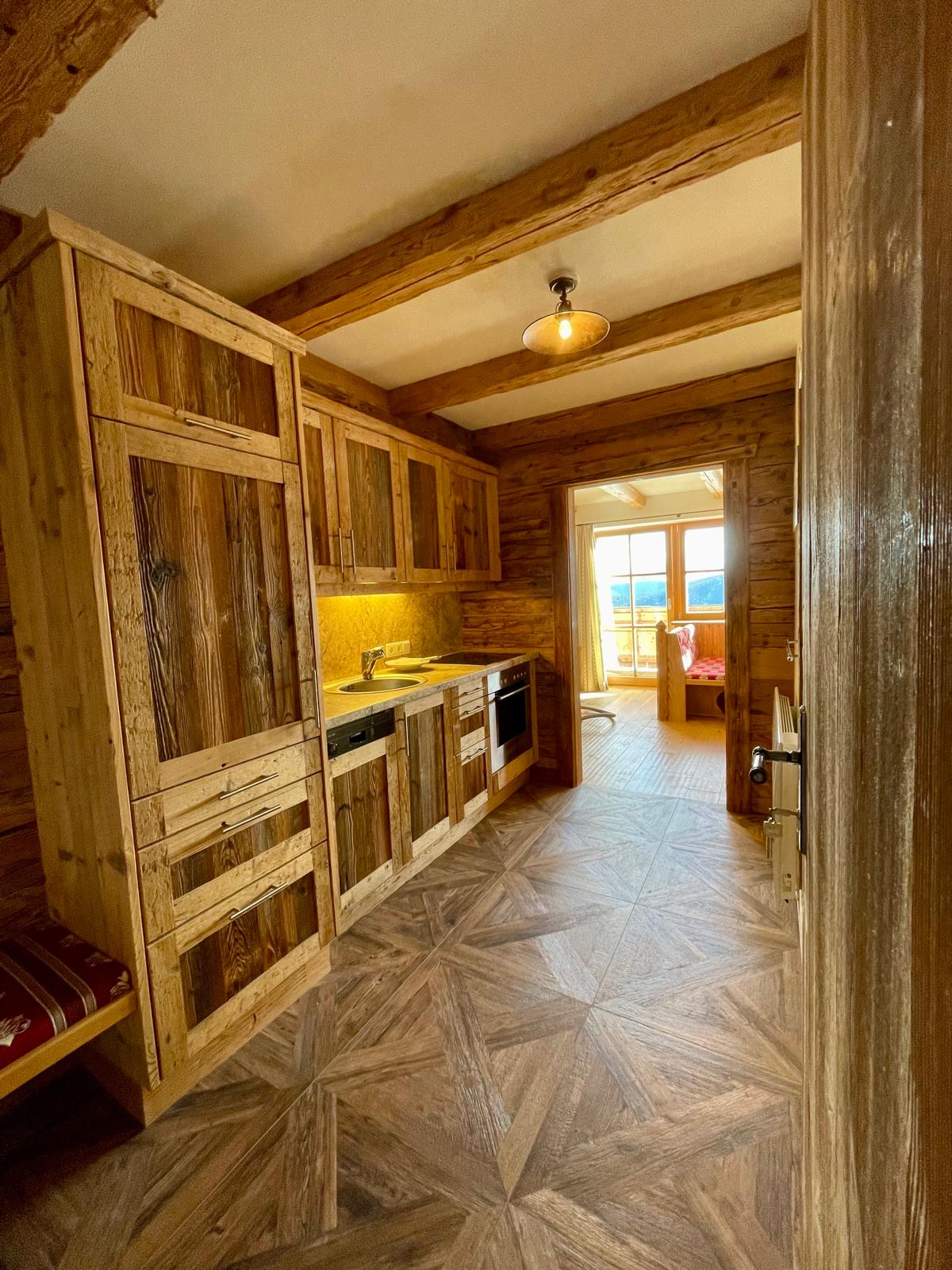 Suite Lofereralm Küche Ferienwohnung Appartementhaus Möseralm Steinplatte
