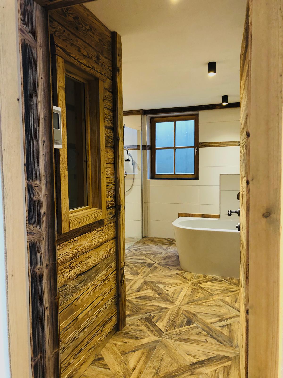 Suite Steinberg Badezimmer Ferienwohnung Appartementhaus Möseralm Steinplatte